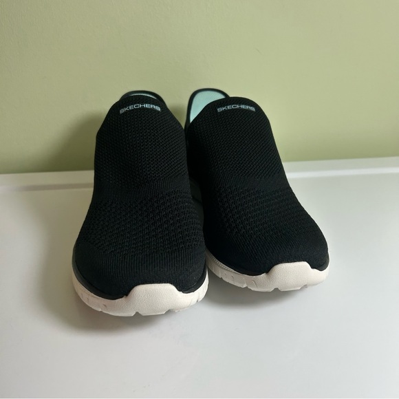 Skechers Women's 8 Wide Virtue Sleek Hands Free Slip-Ins Sneakers Black 104425W - Picture 3 of 12